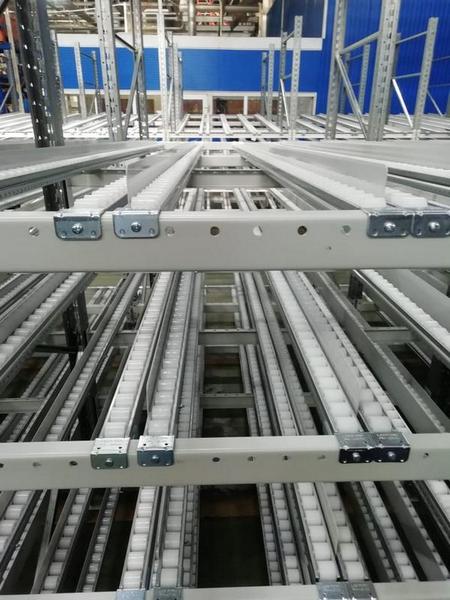 Гравитационный стеллаж для автозавода