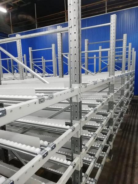 Гравитационный стеллаж для автозавода